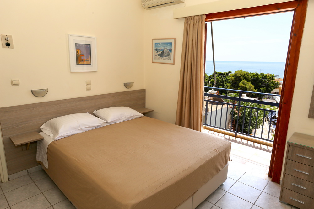 Hotel Karyatides - Agia Marina Aegina